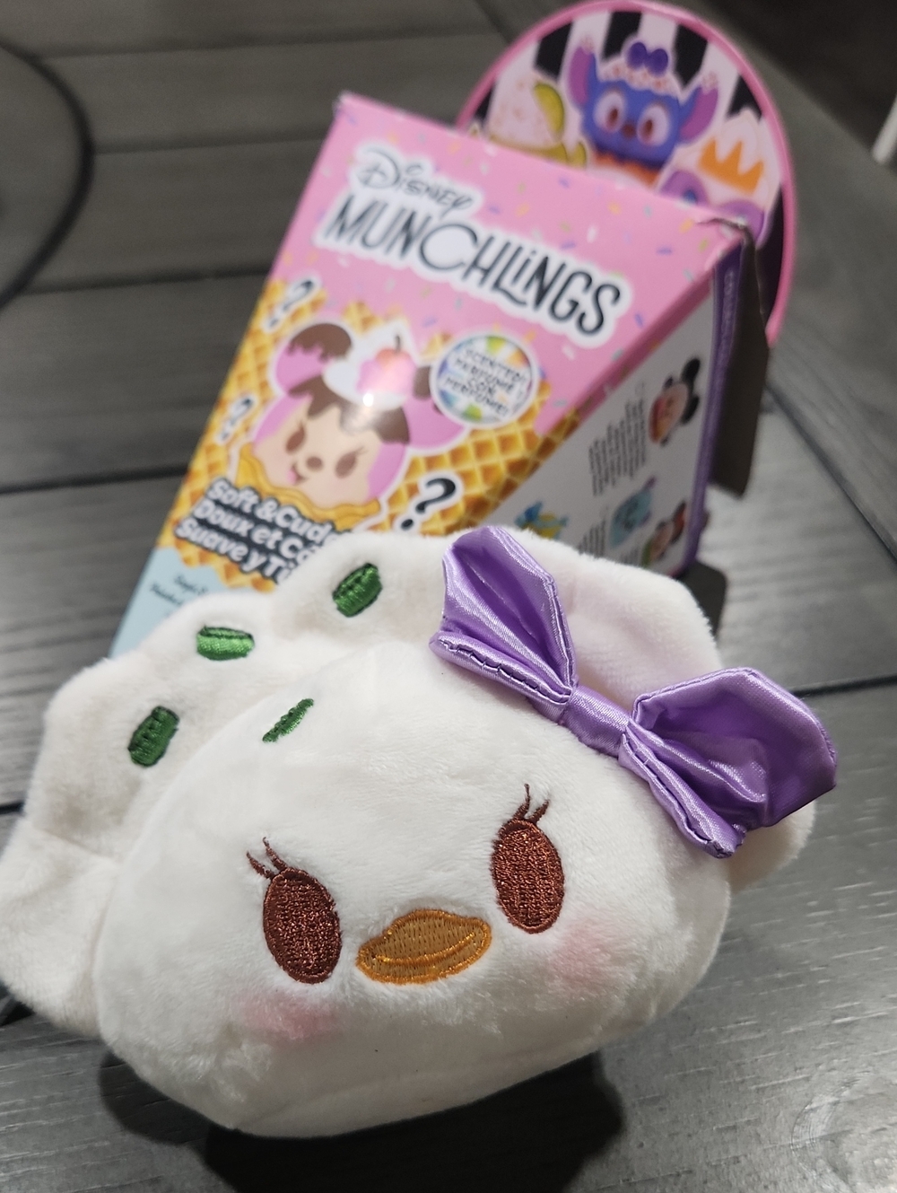 Disney Munchlings Plush Daisy